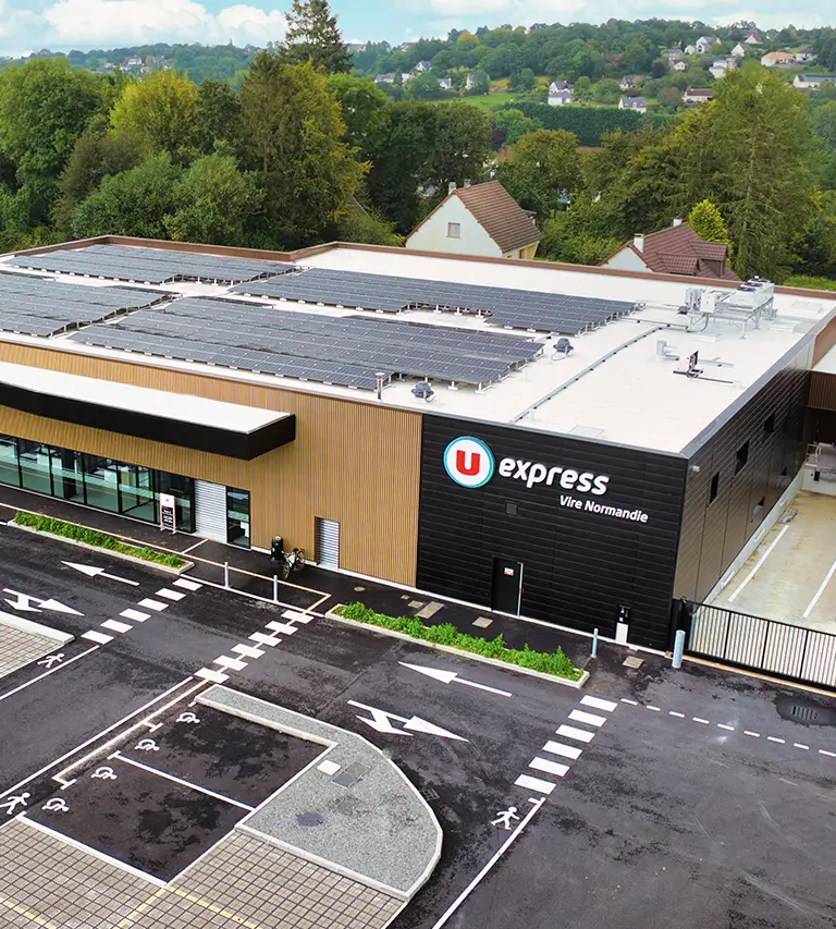 Une photo de la façade du magasin U Express avec l'enseigne en gros